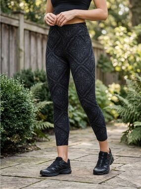 VS PINK Sport Paisley Print Performance Leggings Yoga Activewear Size Large